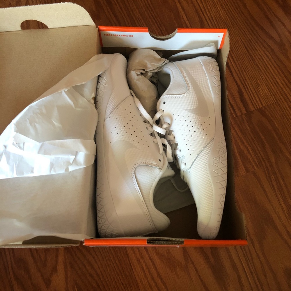 Women’s Nike cheer sideline 4 shoes